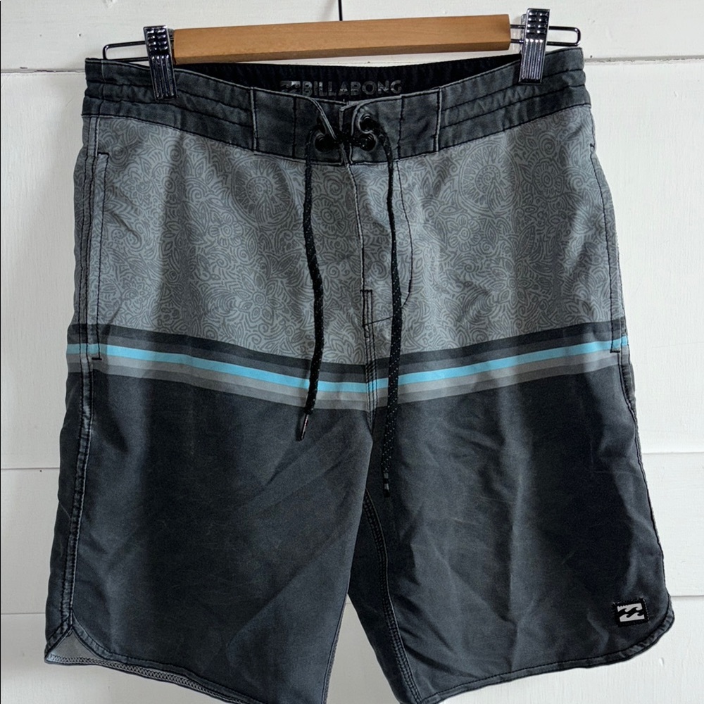 Billabong Lo Tide Gray Stripe Swim Shorts Size 28 Small